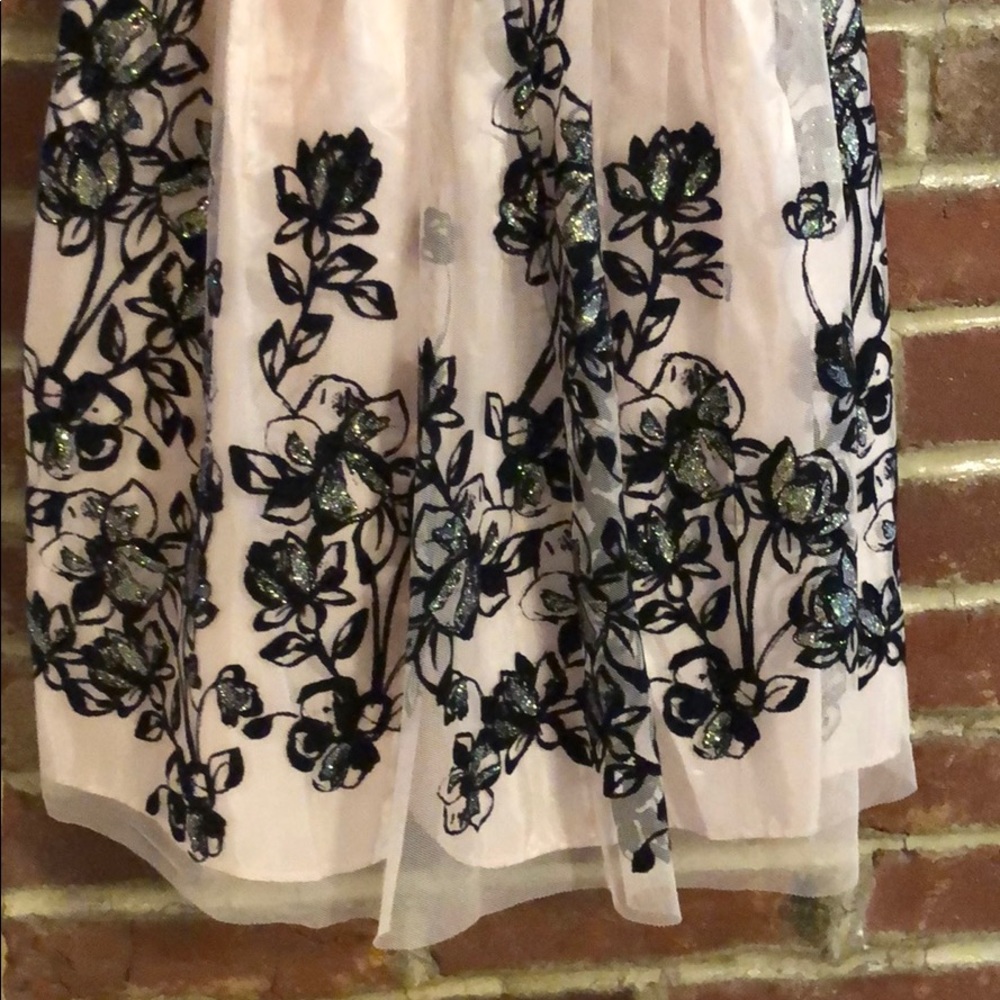 Dress - Picture 4 of 7